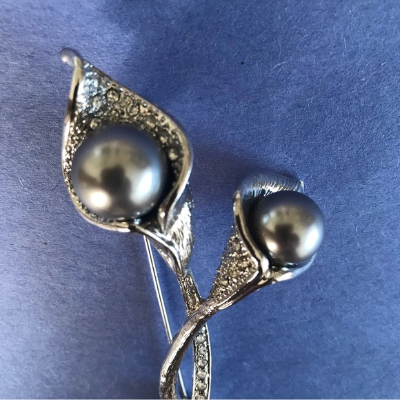 Vintage Calla Lily Brooch with Rhinestones & Faux Gray Pearls - 4 1/2” long - Picture 8 of 10